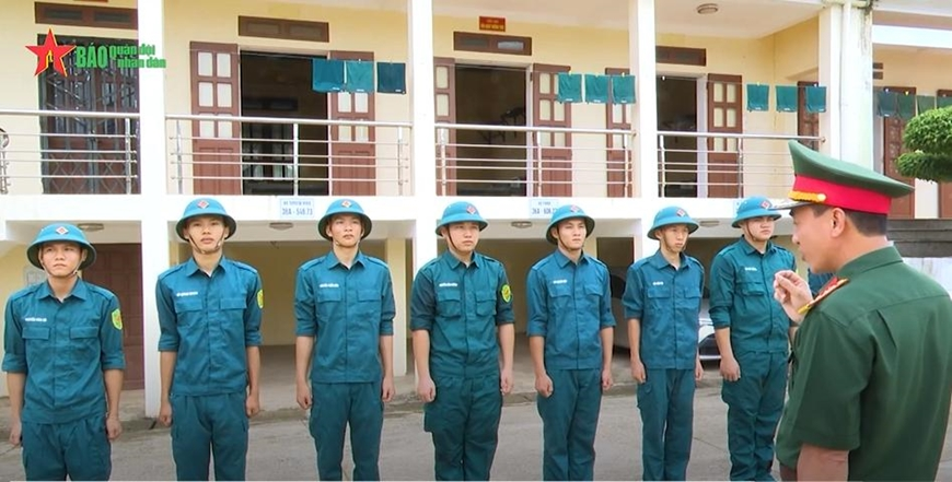 Bộ Quốc phòng trả lời về phụ cấp thâm niên đối với Chính trị viên Ban CHQS cấp xã
